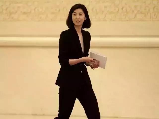 总理身边的"中国翻译女神":优秀,从来不靠脸